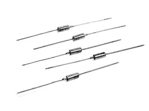Кондензатор: танталов 1.5UF 30V TANTALUM