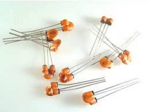 EMI филтер керамичен 2.2NF/50V