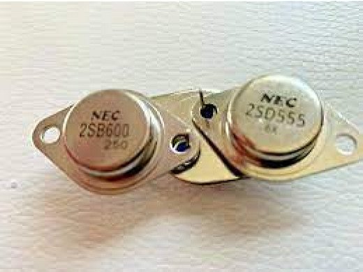 Транзистор 2SB600