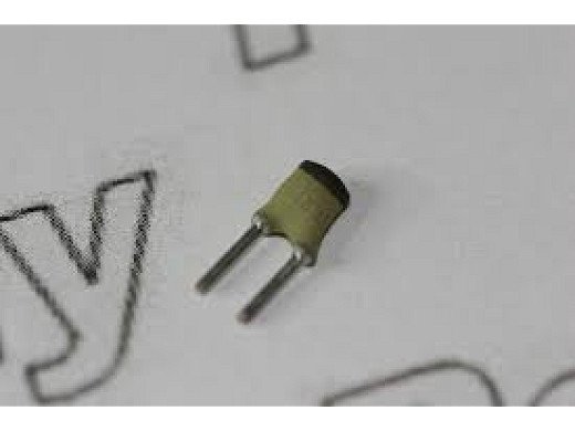Кондензатор керамичен 18pF 100V RM 2.5
