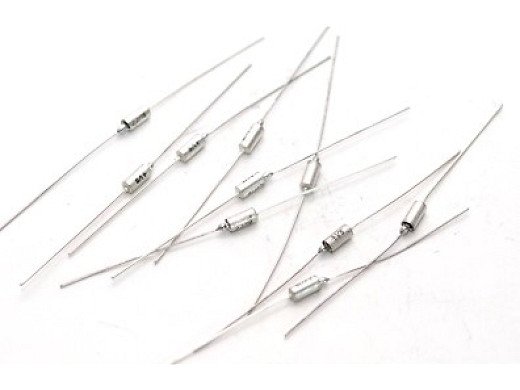 Кондензатор: танталов 68UF 5V TANTALUM