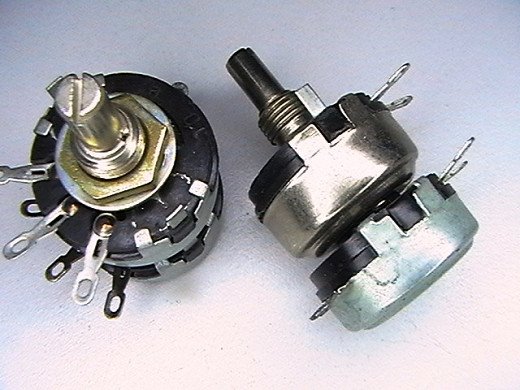 Потенциометър 15 КomВ/1W + 15 КомВ/0.5W